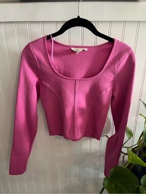 Scoop-Neck Long Sleeve Top in Hot Pink